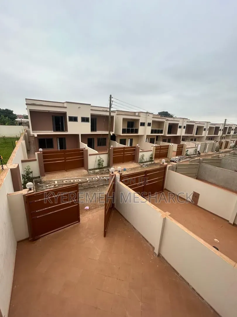 3bdrm Duplex in Pantang Agbogba, Ablorh Adjei for sale in Ablorh Adjei