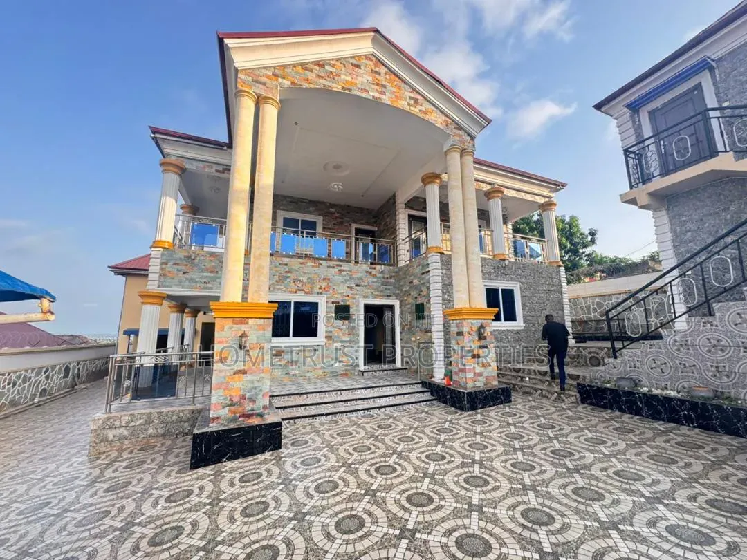 5bdrm Duplex in Bojo Beach Area, Bortiano for sale in Bortiano