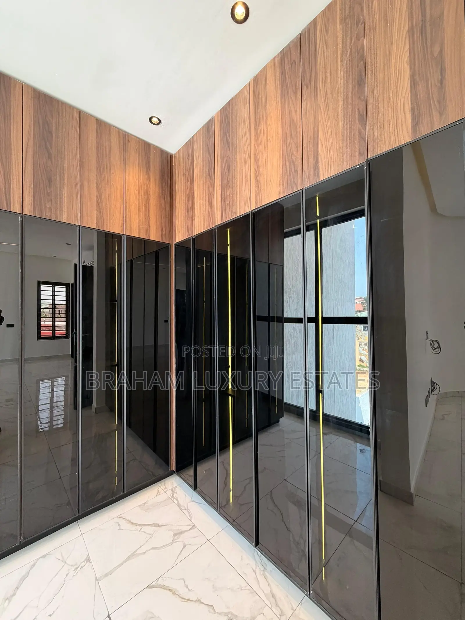 4bdrm House in Braham Luxury for sale in Lake Side Estate