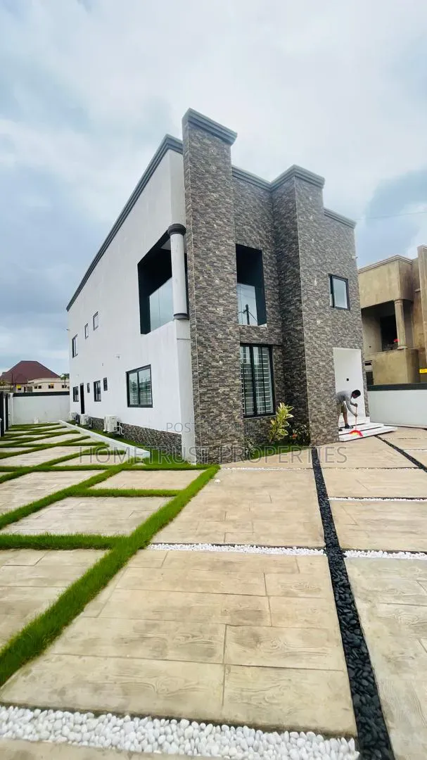 4bdrm Duplex in Ablekuma Canada, Pentecost for sale in Pentecost