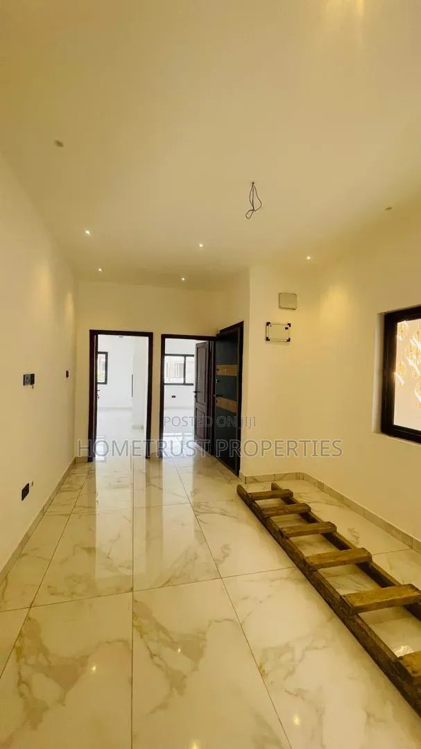 4bdrm Duplex in Ablekuma Canada, Pentecost for sale in Pentecost