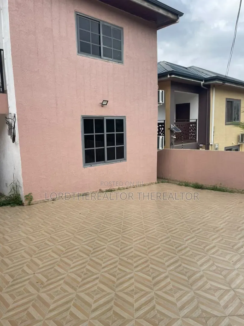 3bdrm Duplex in Pokuase for rent in Pokuase