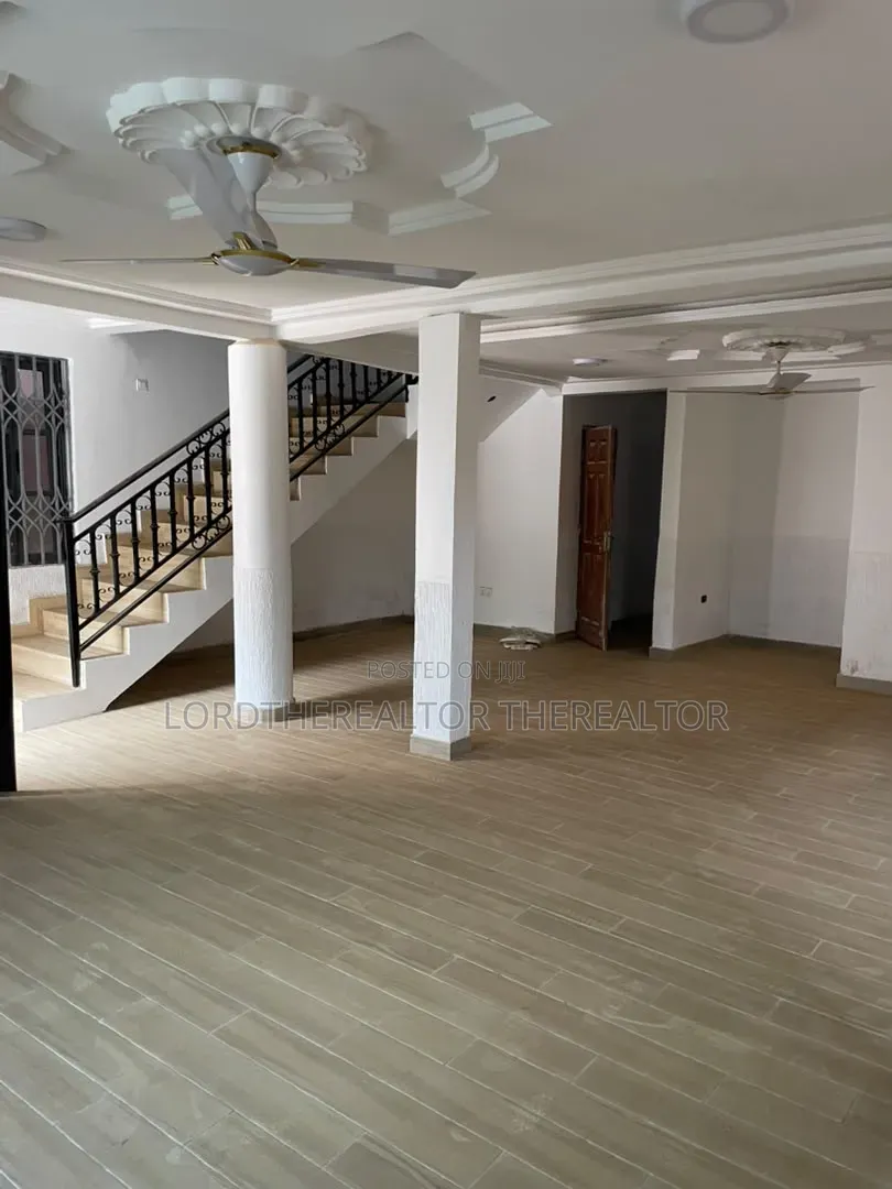 3bdrm Duplex in Pokuase for rent in Pokuase