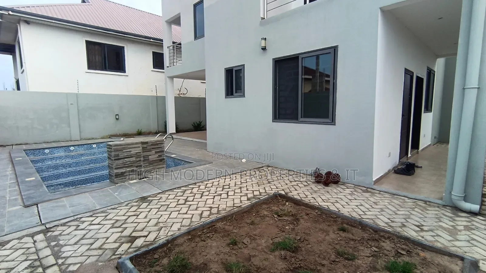 4bdrm House in East Airport, Teshie for rent in Teshie