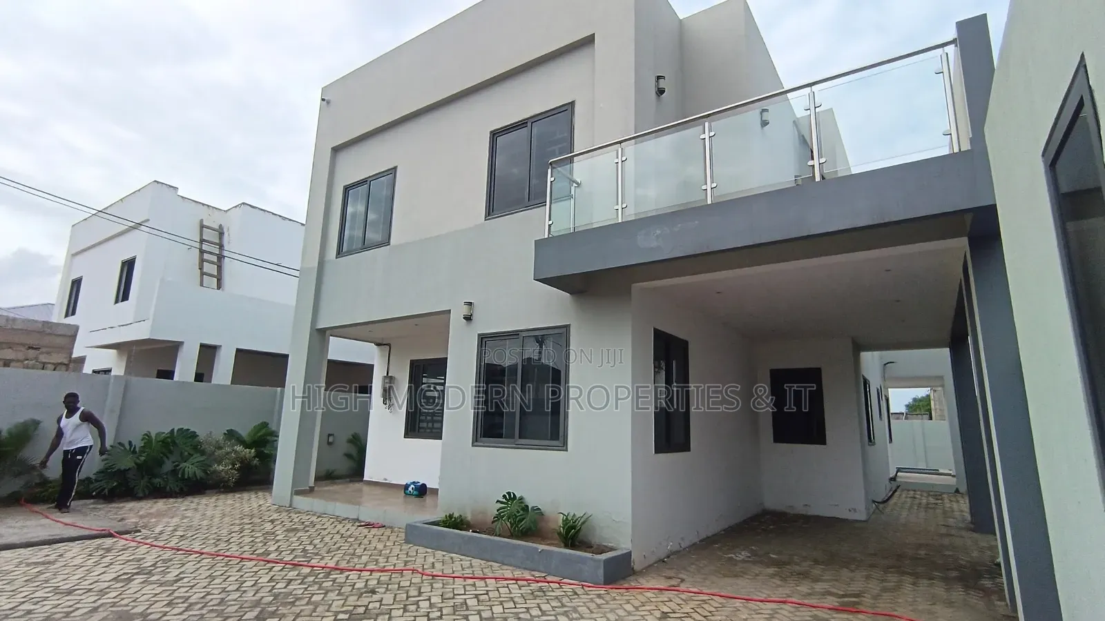 4bdrm House in East Airport, Teshie for rent in Teshie