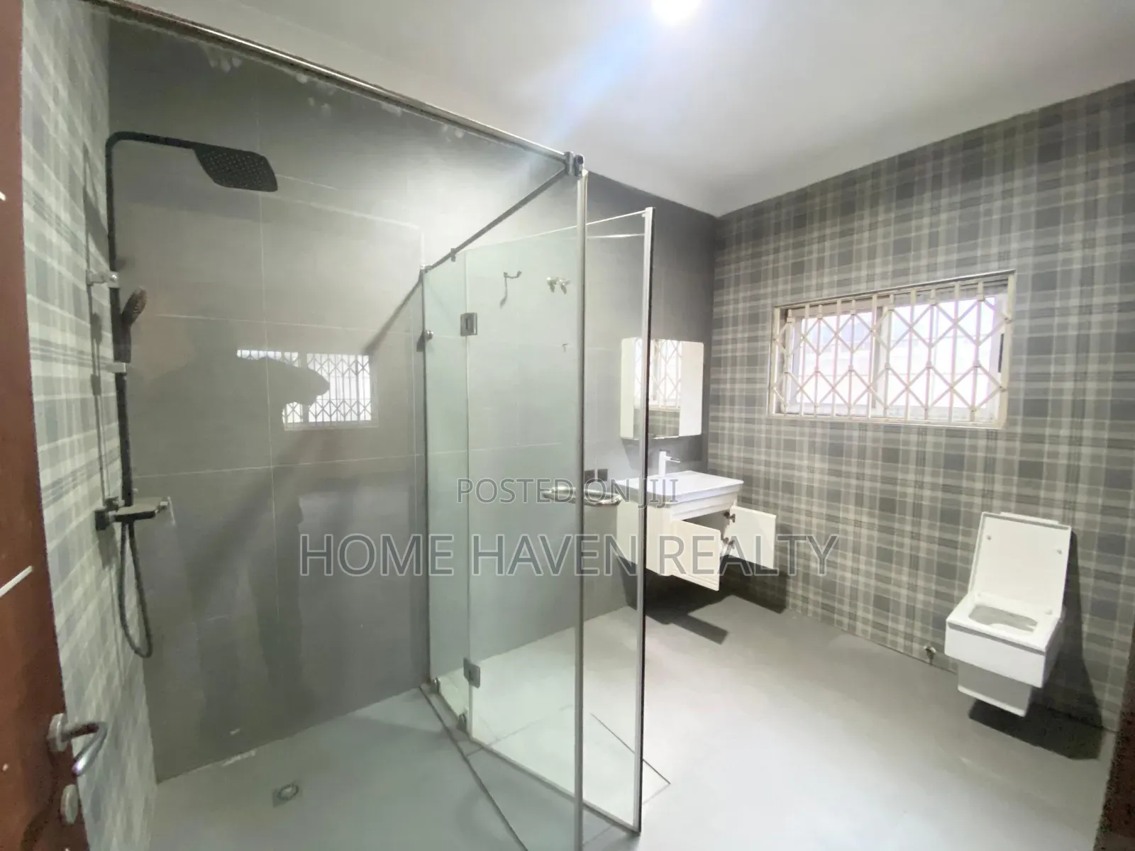 5bdrm House in Spintex Coastal, Coca Cola for rent in Coca Cola