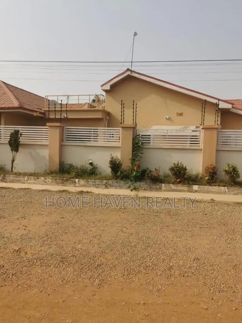 5bdrm House in Spintex Total for rent in Baatsona Total