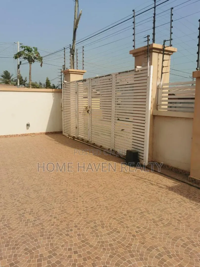 5bdrm House in Spintex Total for rent in Baatsona Total