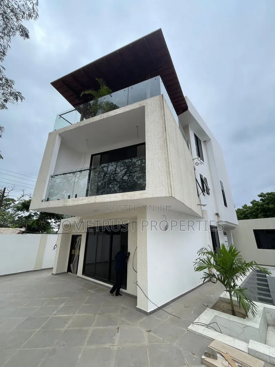 4bdrm Duplex in Labone, Celsbridge Area for rent in Celsbridge Area