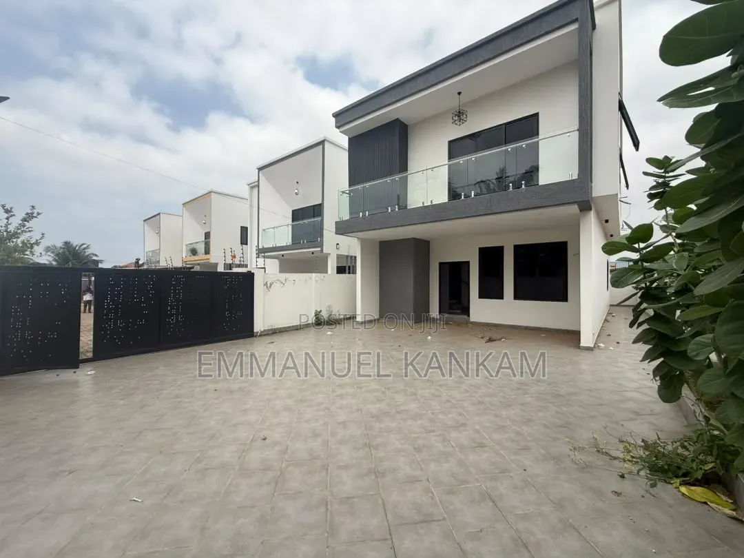3bdrm House in Baatsona Total for sale in Baatsona Total