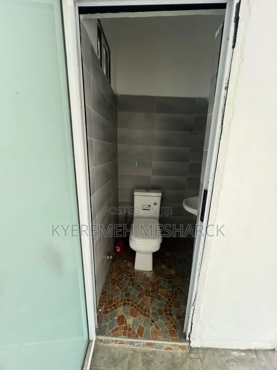 Executive Spacious Shop for Rent in American House