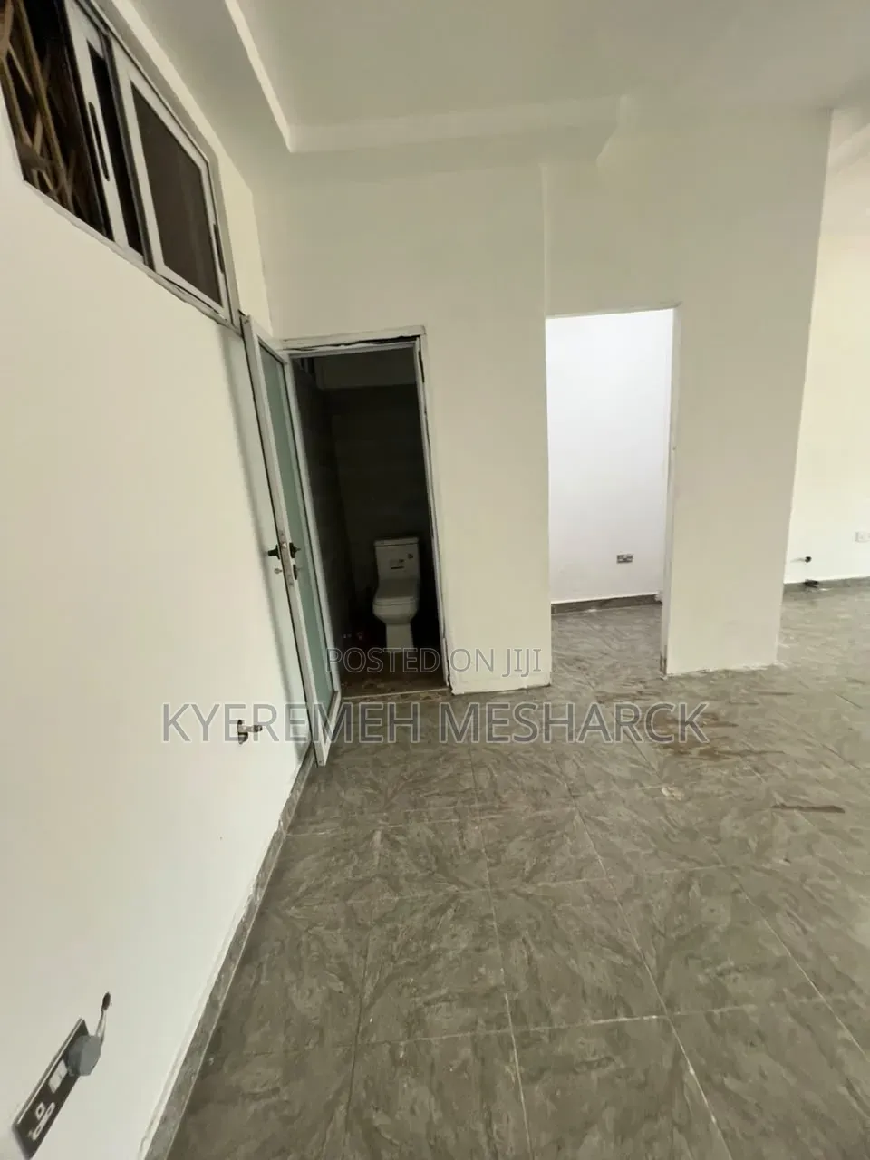 Executive Spacious Shop for Rent in American House