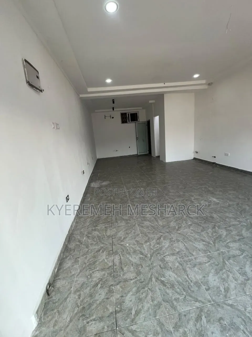 Executive Spacious Shop for Rent in American House