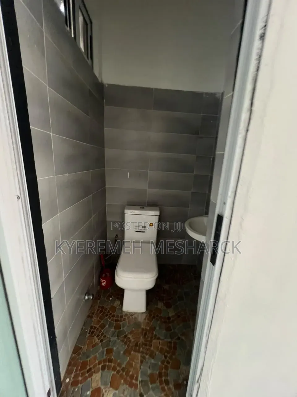 Executive Spacious Shop for Rent in American House