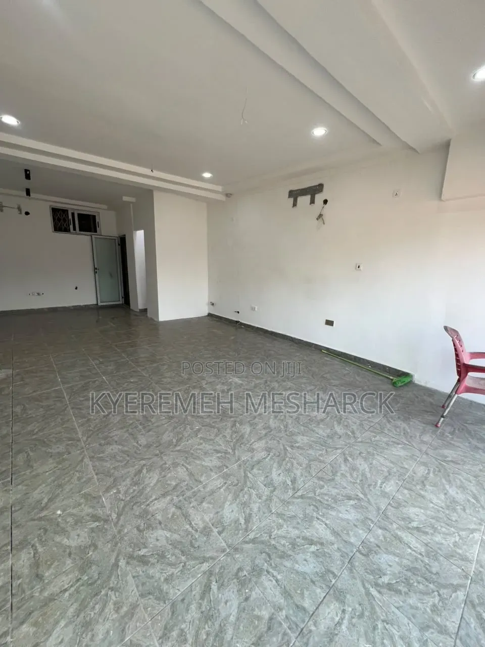 Executive Spacious Shop for Rent in American House