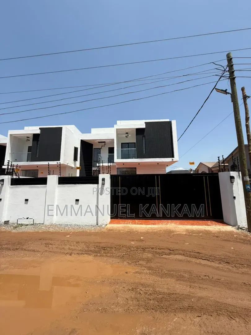 4bdrm House in Baatsona Total for sale in Baatsona Total