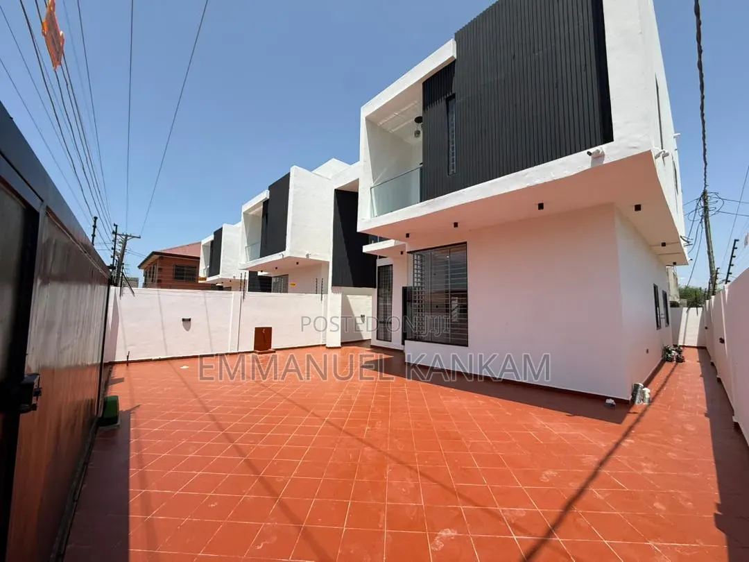 4bdrm House in Baatsona Total for sale in Baatsona Total