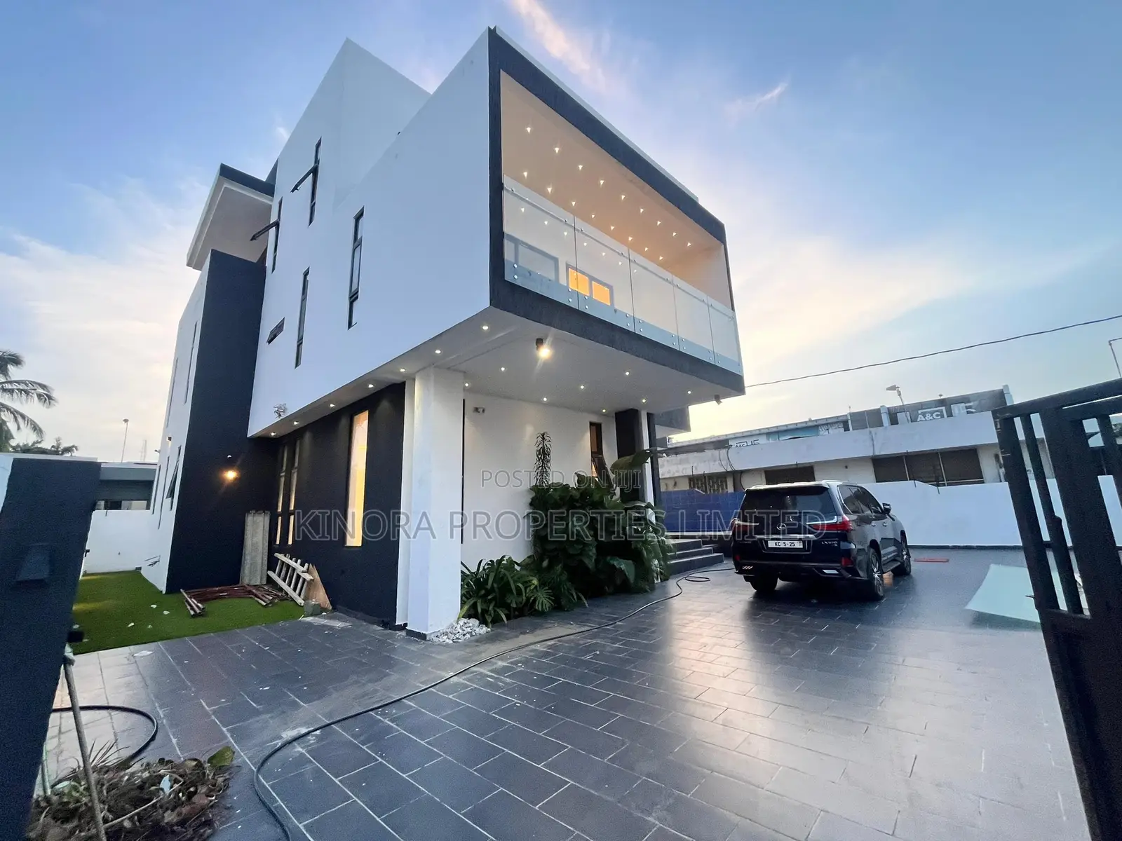 4bdrm Duplex in Anc Area, East Legon for sale in East Legon