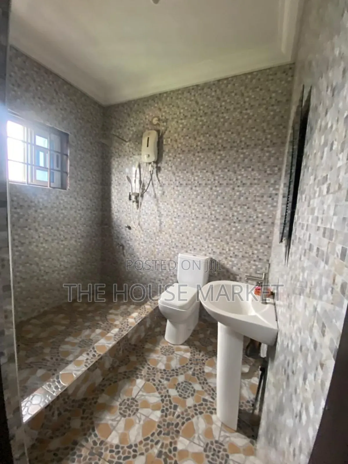2bdrm Apartment in Tamso Estate, Tarkwa Nsuaem for rent in Tarkwa Nsuaem