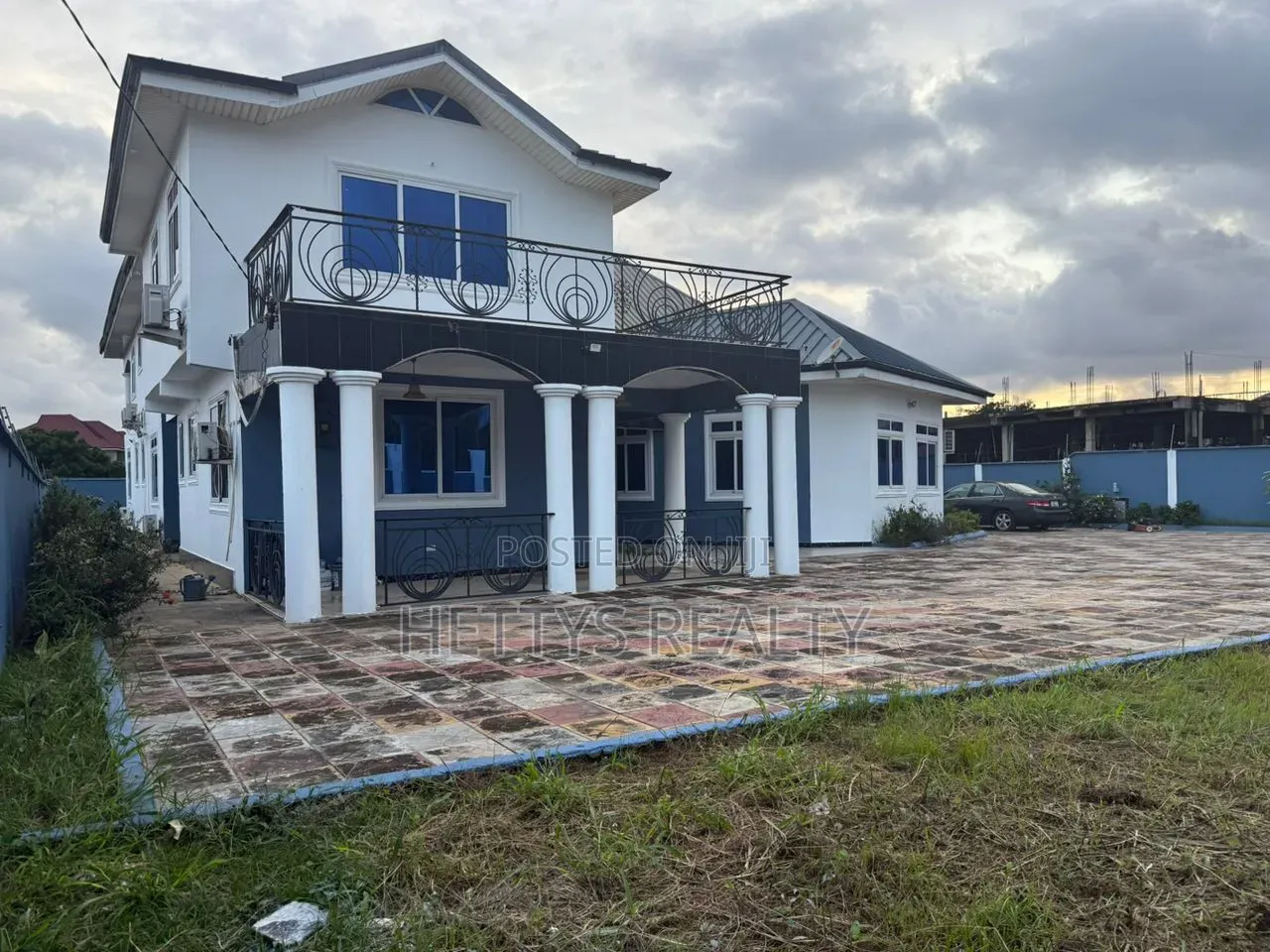 8bdrm House in ECOMOG for sale in ECOMOG