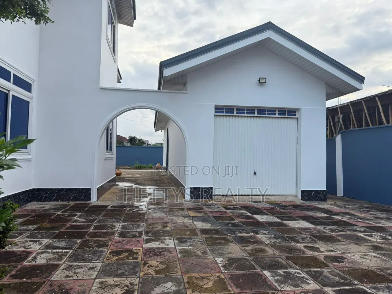 8bdrm House in ECOMOG for sale in ECOMOG
