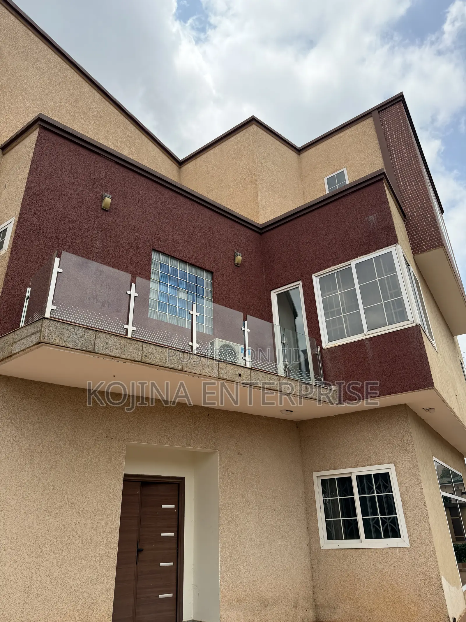 6bdrm Townhouse / Terrace in Ahodwo, Kumasi Metropolitan for rent in Kumasi Metropolitan