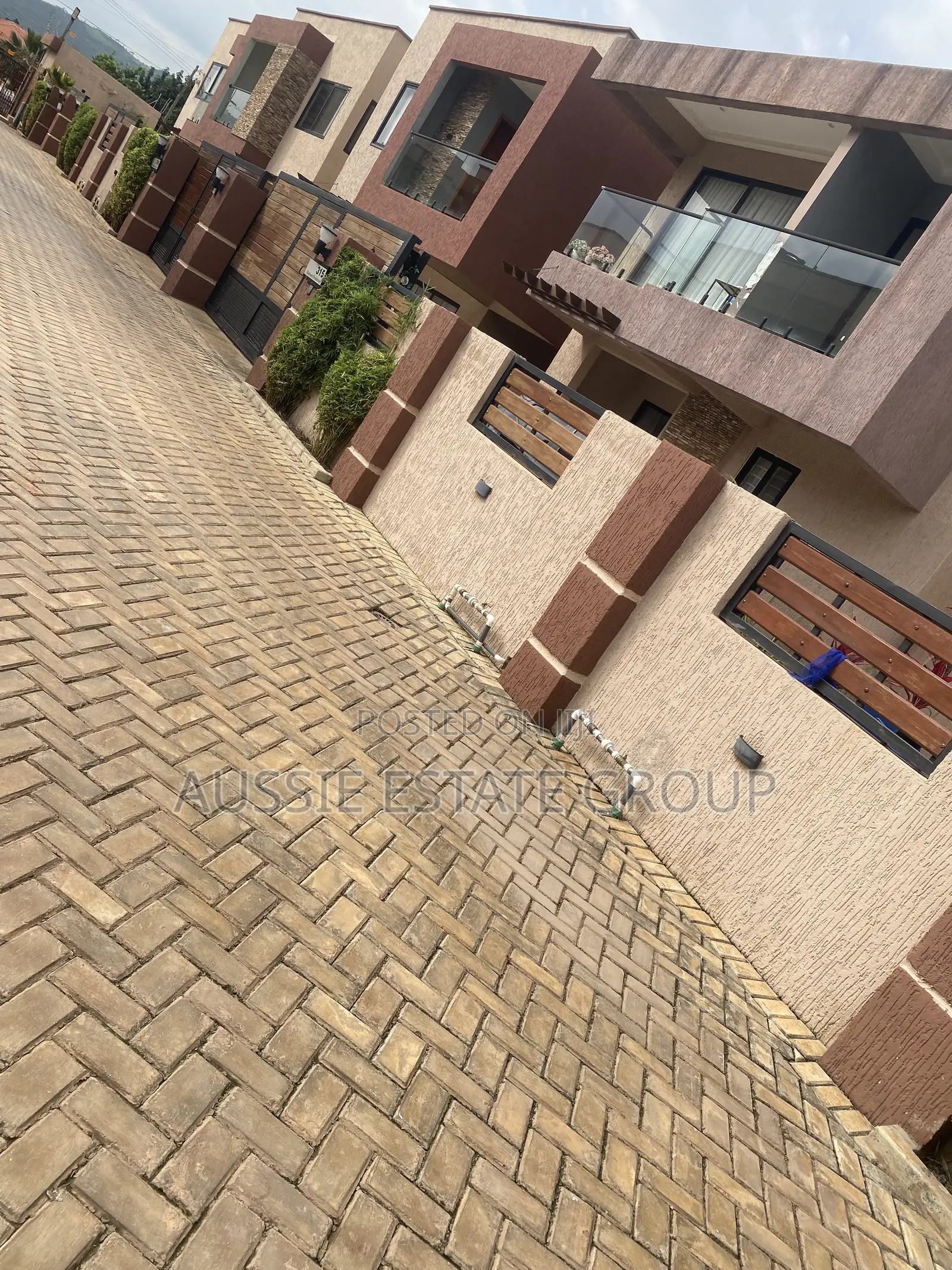 4bdrm Townhouse / Terrace in Aussie Estate, Oyarifa for rent in Oyarifa