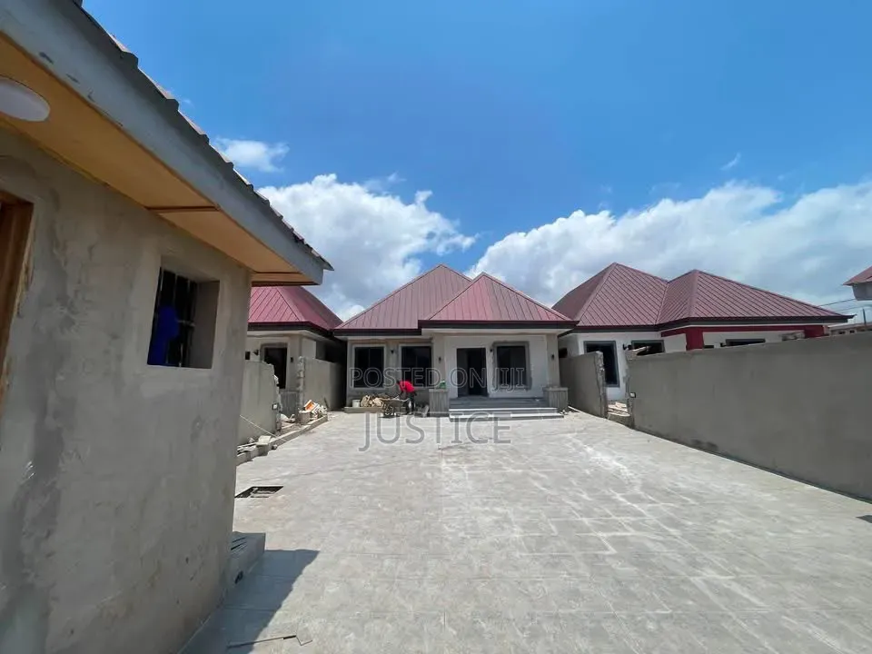 3bdrm House in Oyarifa, Ghana Flag for sale in Ghana Flag