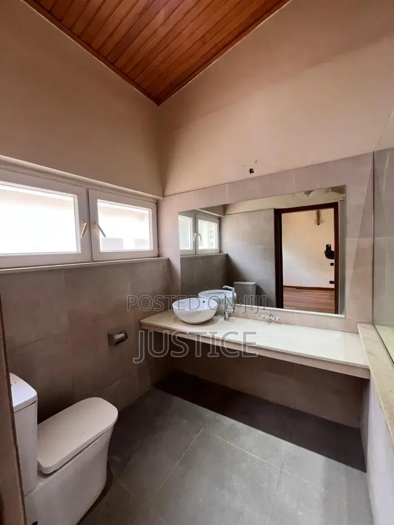 8bdrm Mansion in East Legon, Ghana Link Area for rent in Ghana Link Area