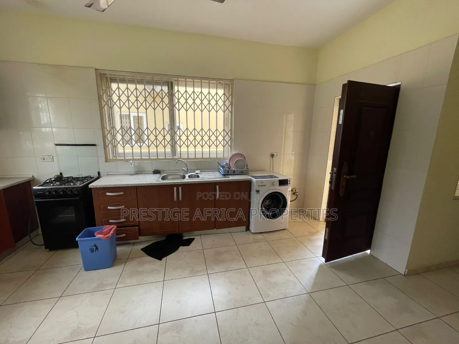 4bedrooms Self Compound Furnished in Mile 7