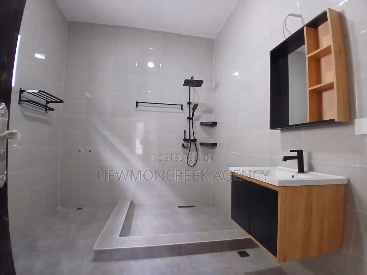 3bdrm Bungalow in Oyarifa, Accra Metropolitan for sale in Accra Metropolitan