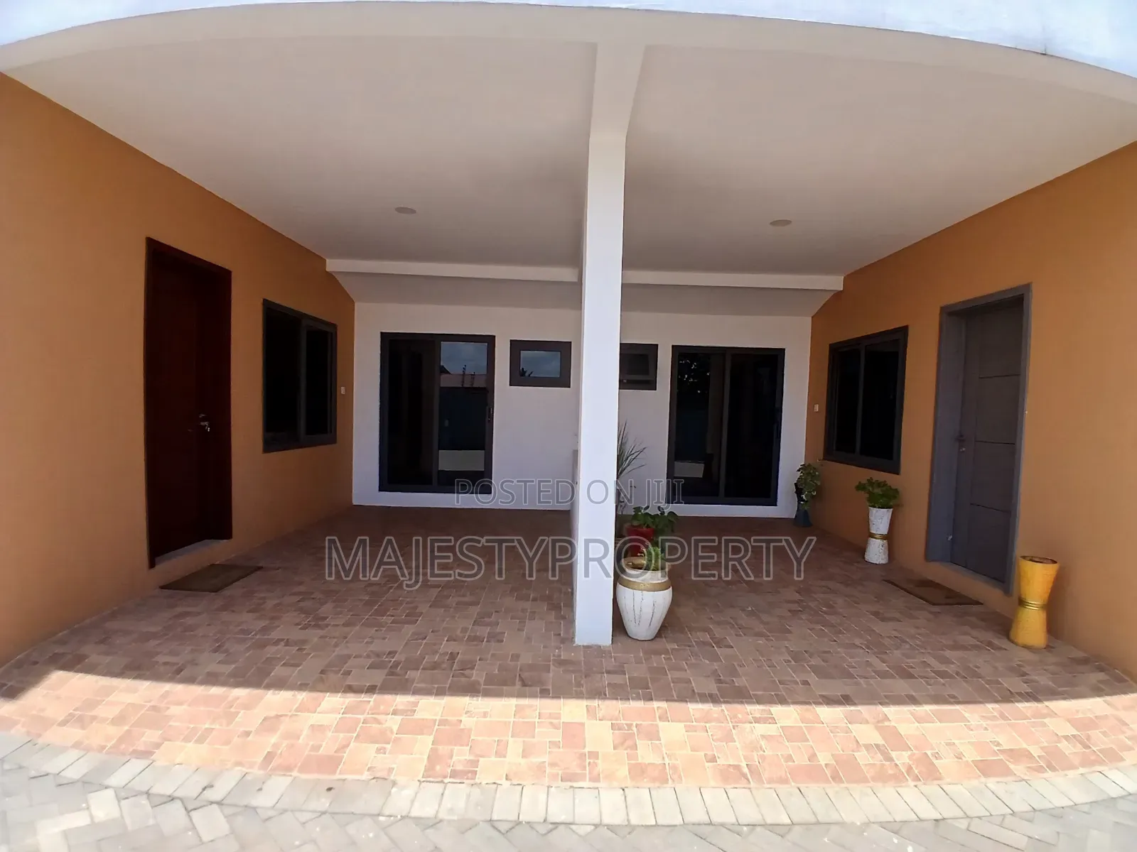 2bdrm Apartment in Batsona, Baatsona Total for sale in Baatsona Total