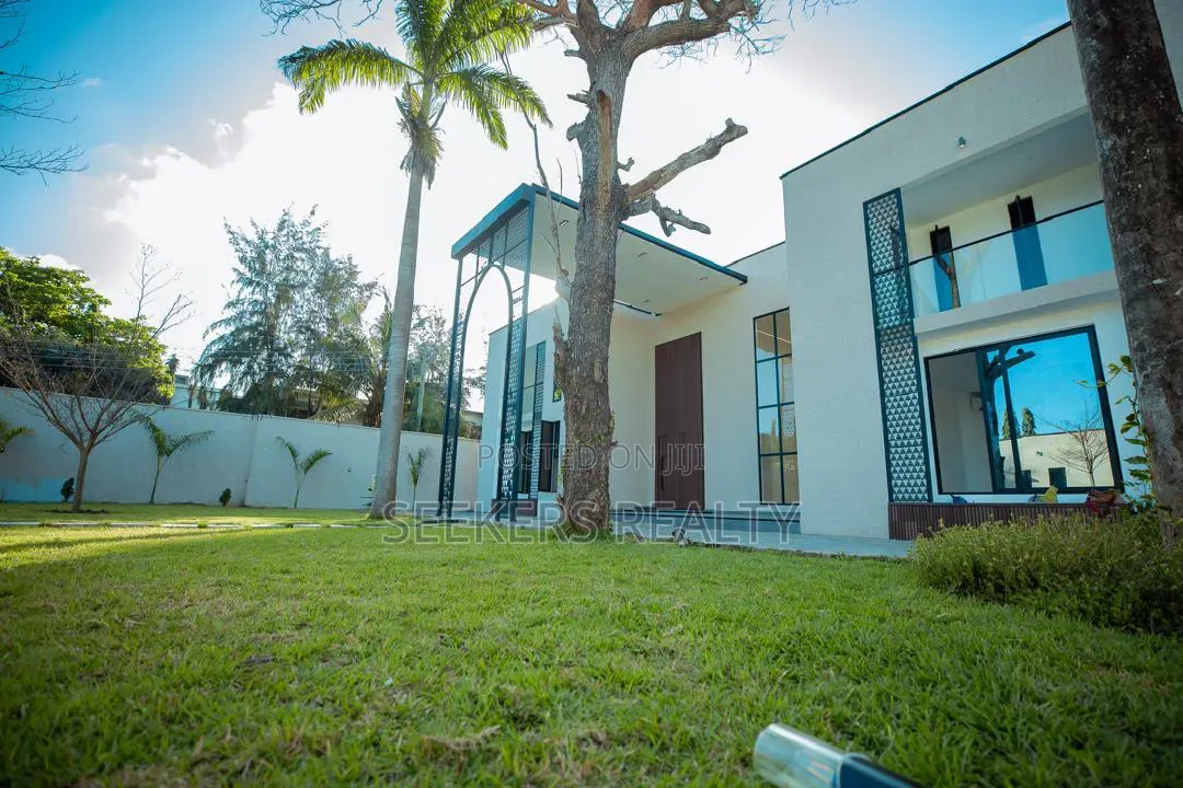 12bdrm House in Seekers Realty, US Embassy Area for sale in US Embassy Area