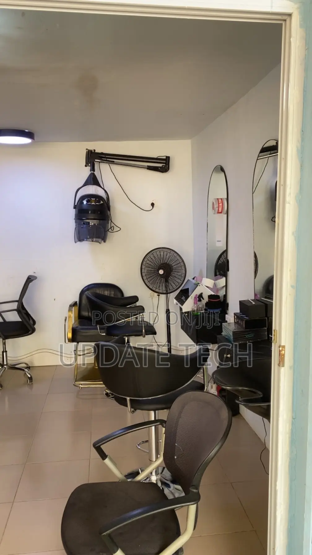 Barbershop for Sale ( Saloon) in Awoshie