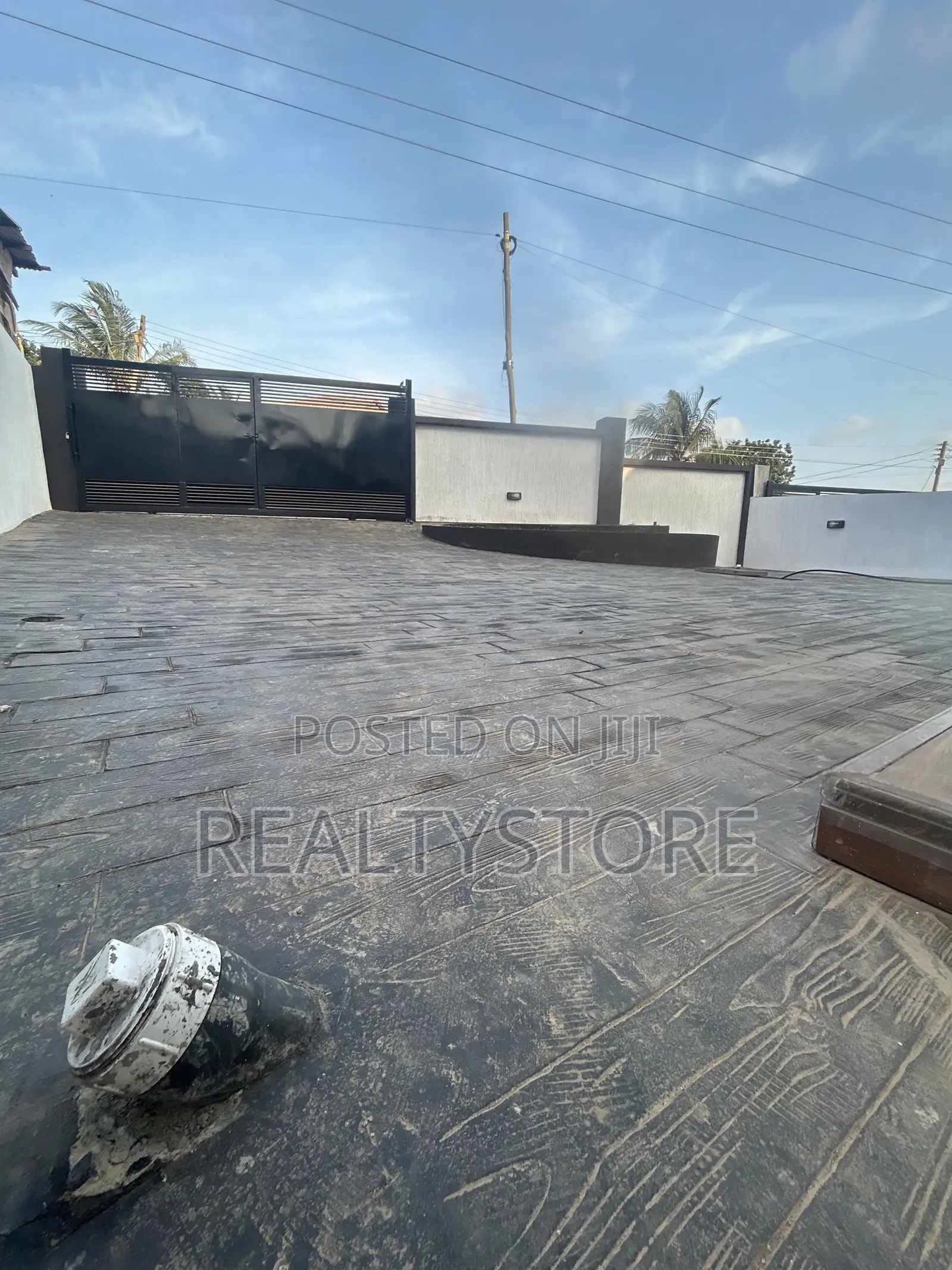 4bdrm Duplex in Kwabenya Top Hills, Accra Metropolitan for sale in Accra Metropolitan