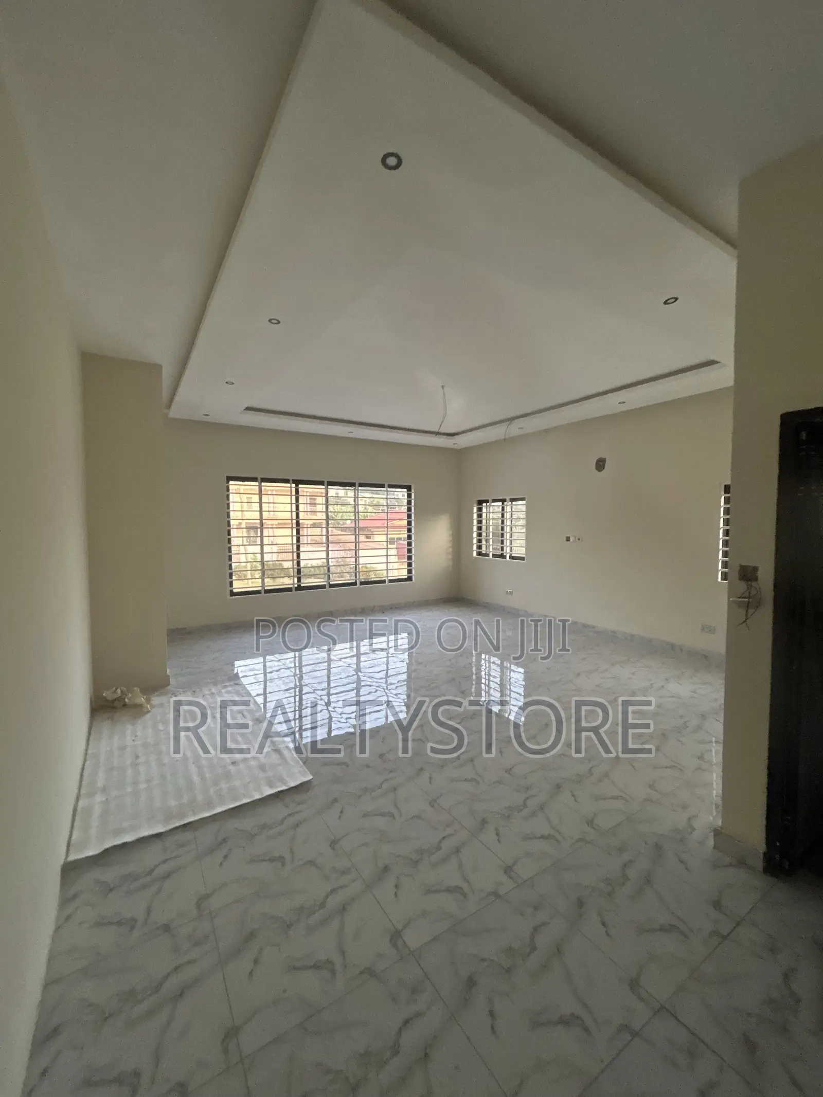 4bdrm Duplex in Kwabenya Top Hills, Accra Metropolitan for sale in Accra Metropolitan