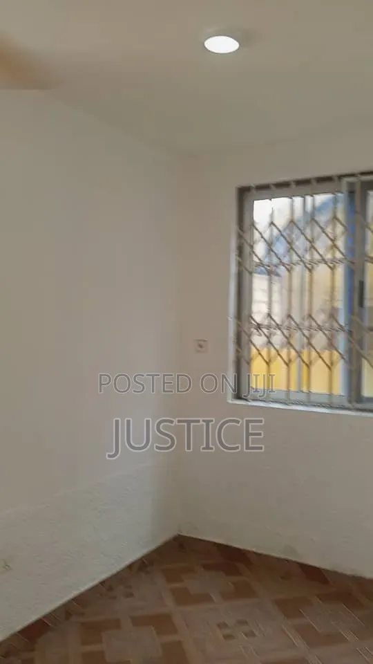 12bdrm Apartment in Ablekuma, Olebu for sale in Olebu