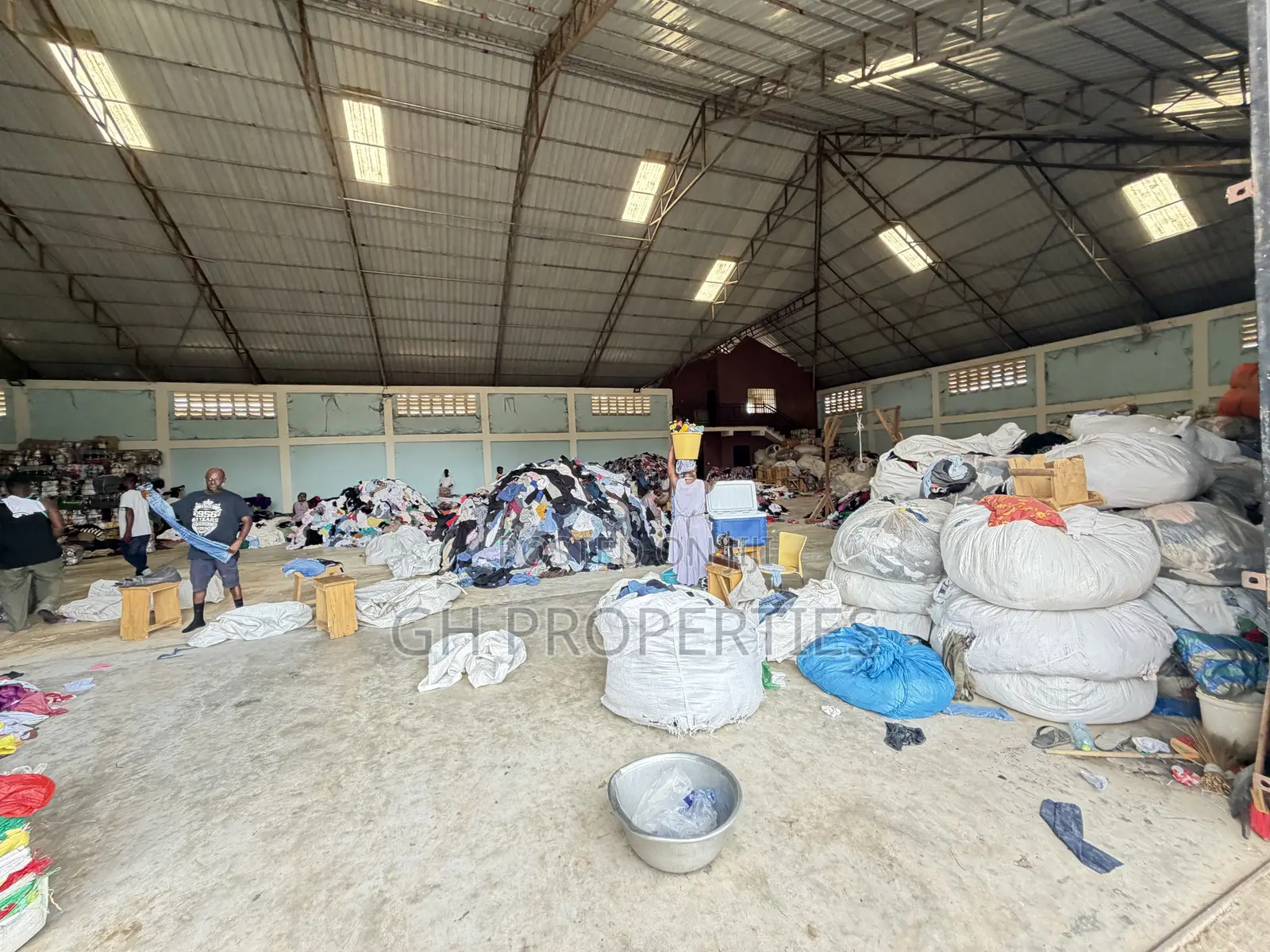 Warehouse for Sale at Kaase Oti Area. in Kumasi Metropolitan