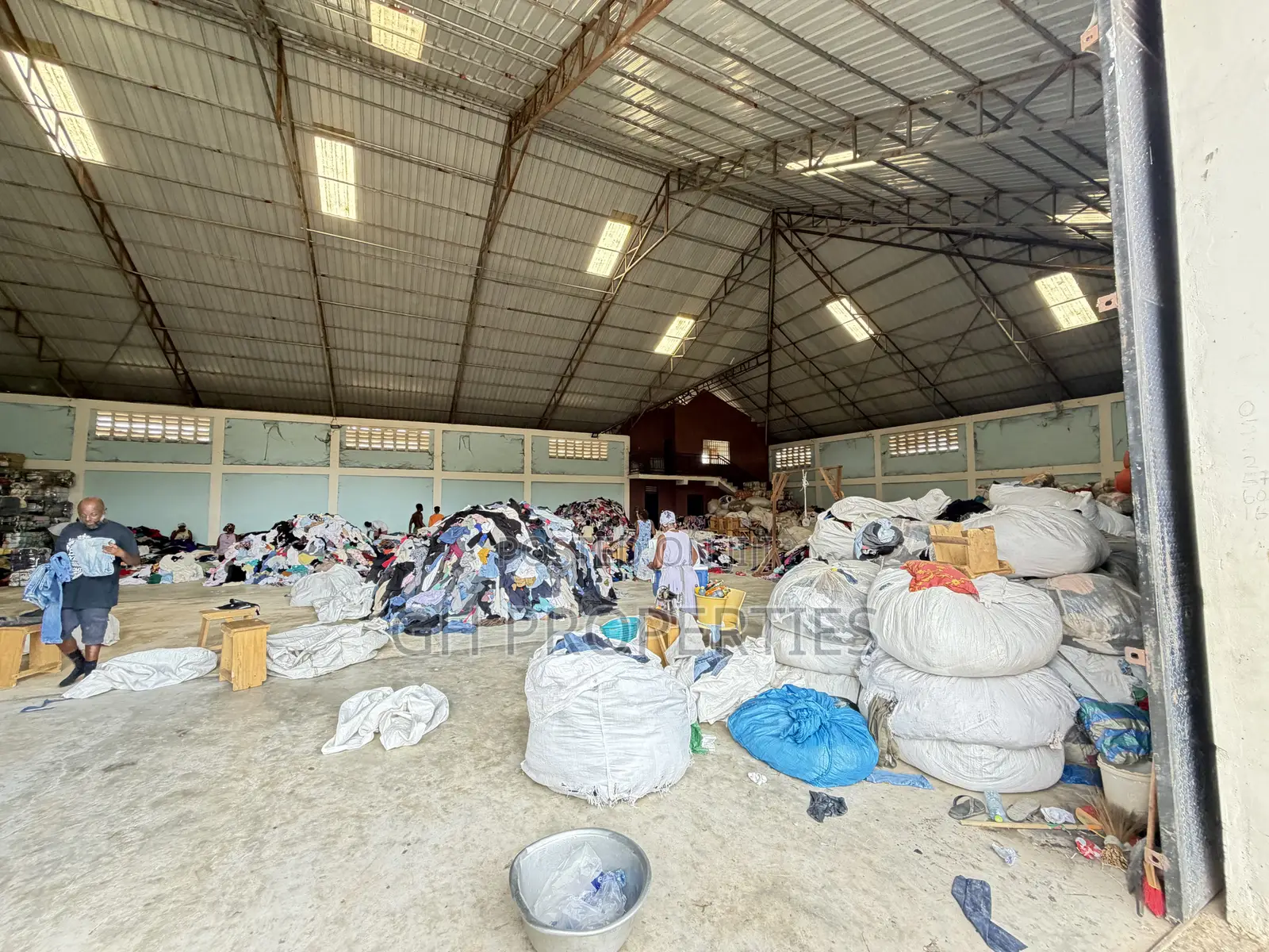 Warehouse for Sale at Kaase Oti Area. in Kumasi Metropolitan