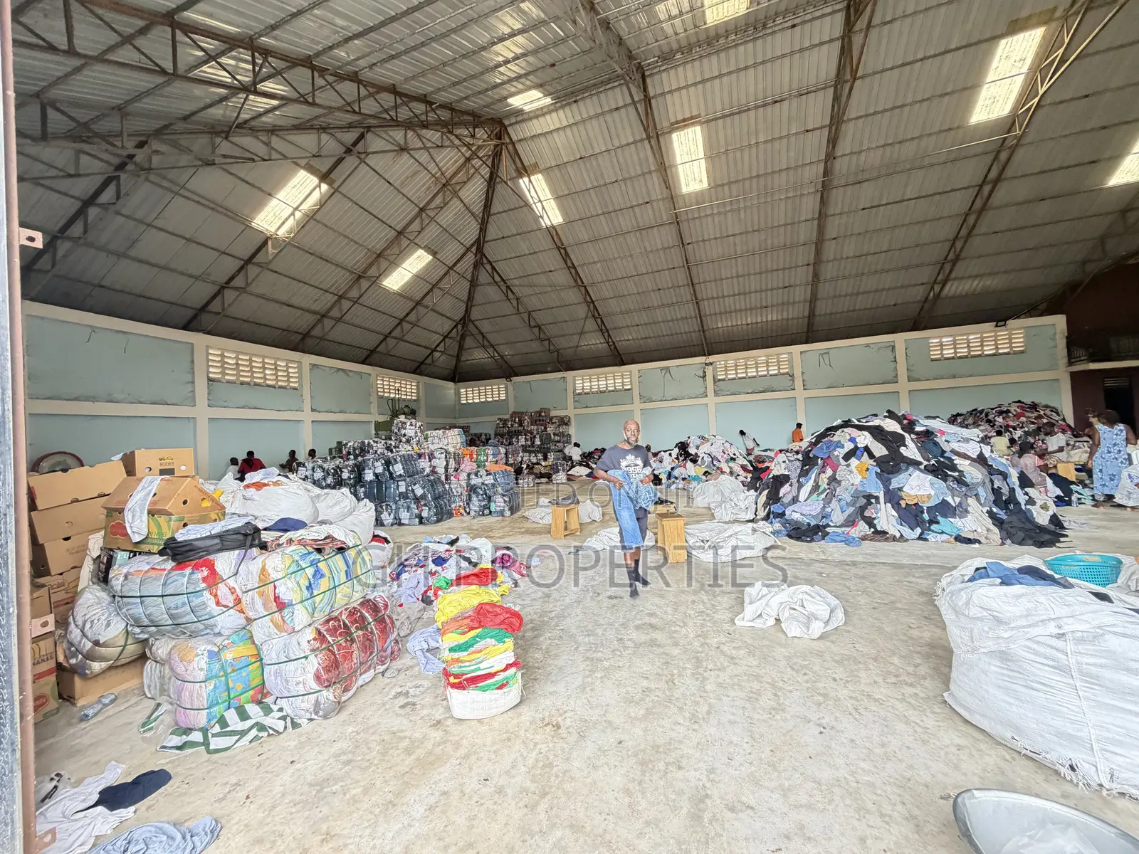 Warehouse for Sale at Kaase Oti Area. in Kumasi Metropolitan