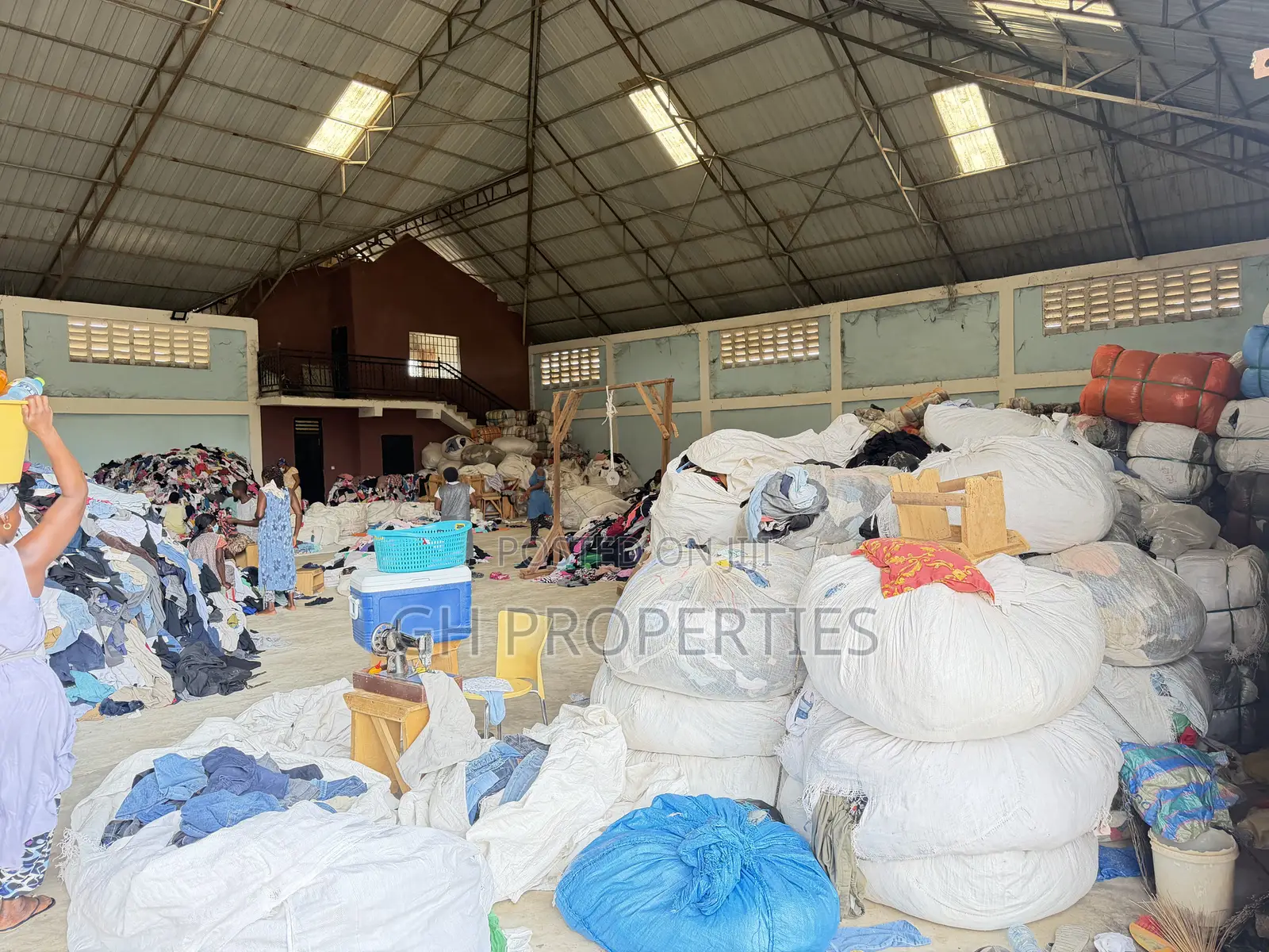 Warehouse for Sale at Kaase Oti Area. in Kumasi Metropolitan
