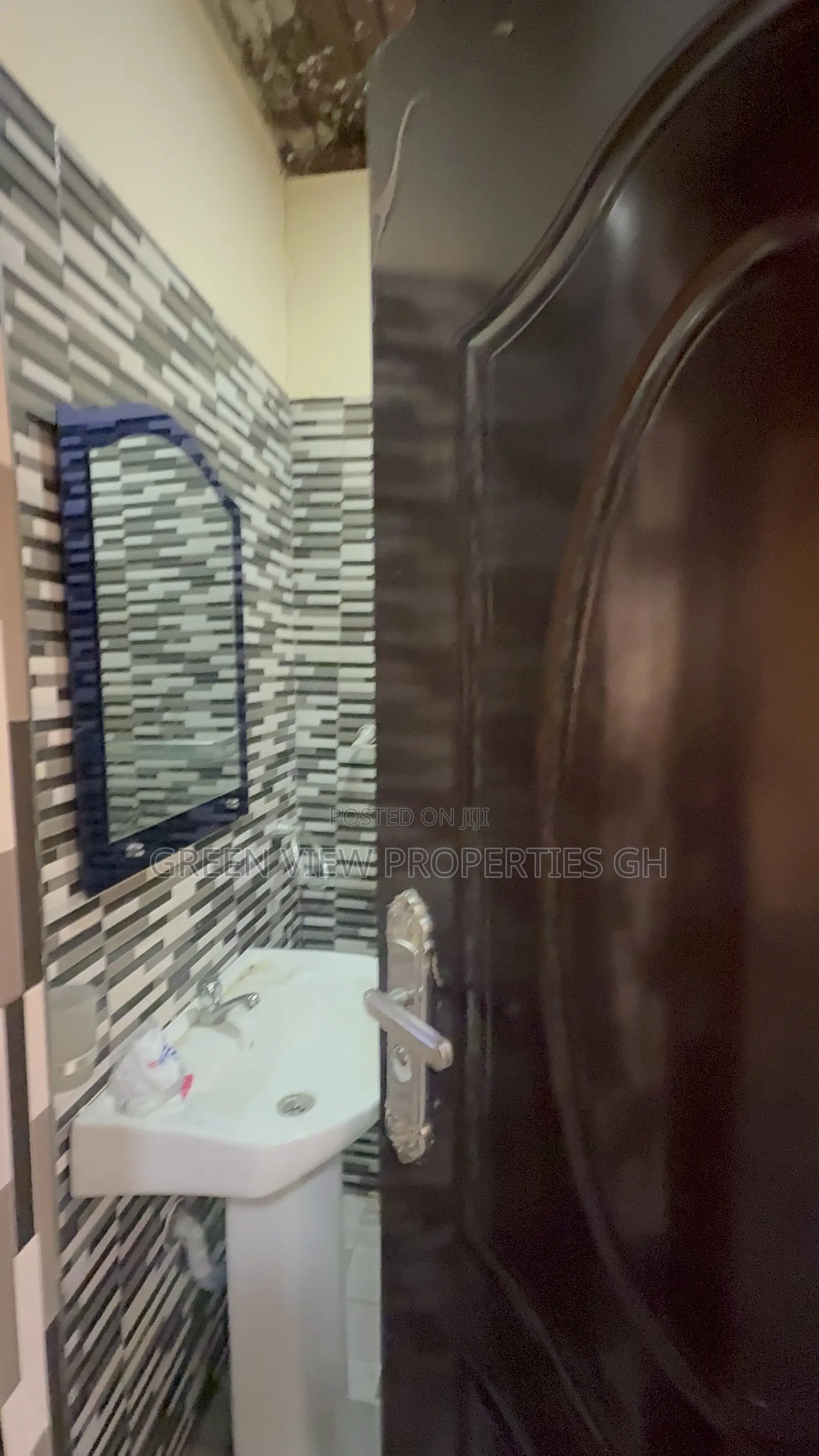 1bdrm Room & Parlour in West Hills Mall Area for rent in West Hills Mall Area