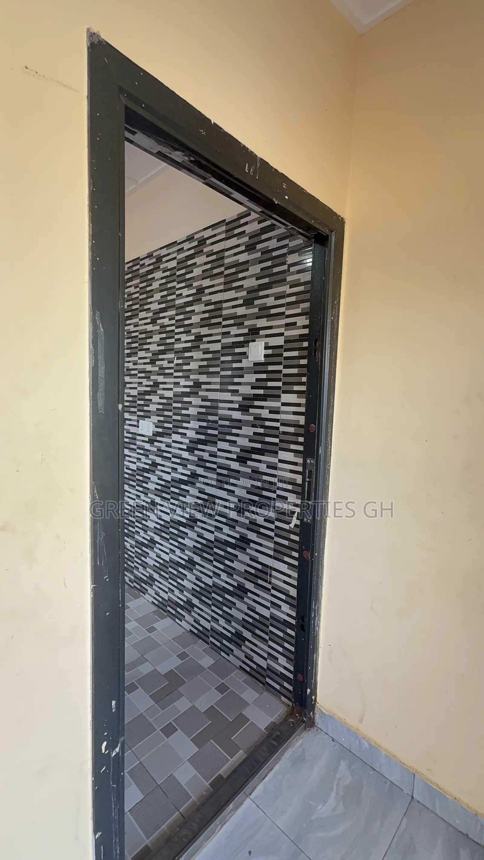 1bdrm Room & Parlour in West Hills Mall Area for rent in West Hills Mall Area