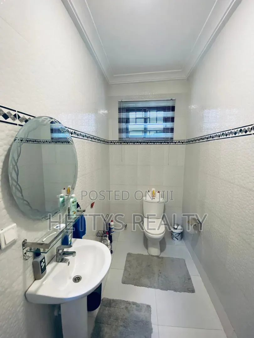 5bdrm House in North Legon for sale in North Legon
