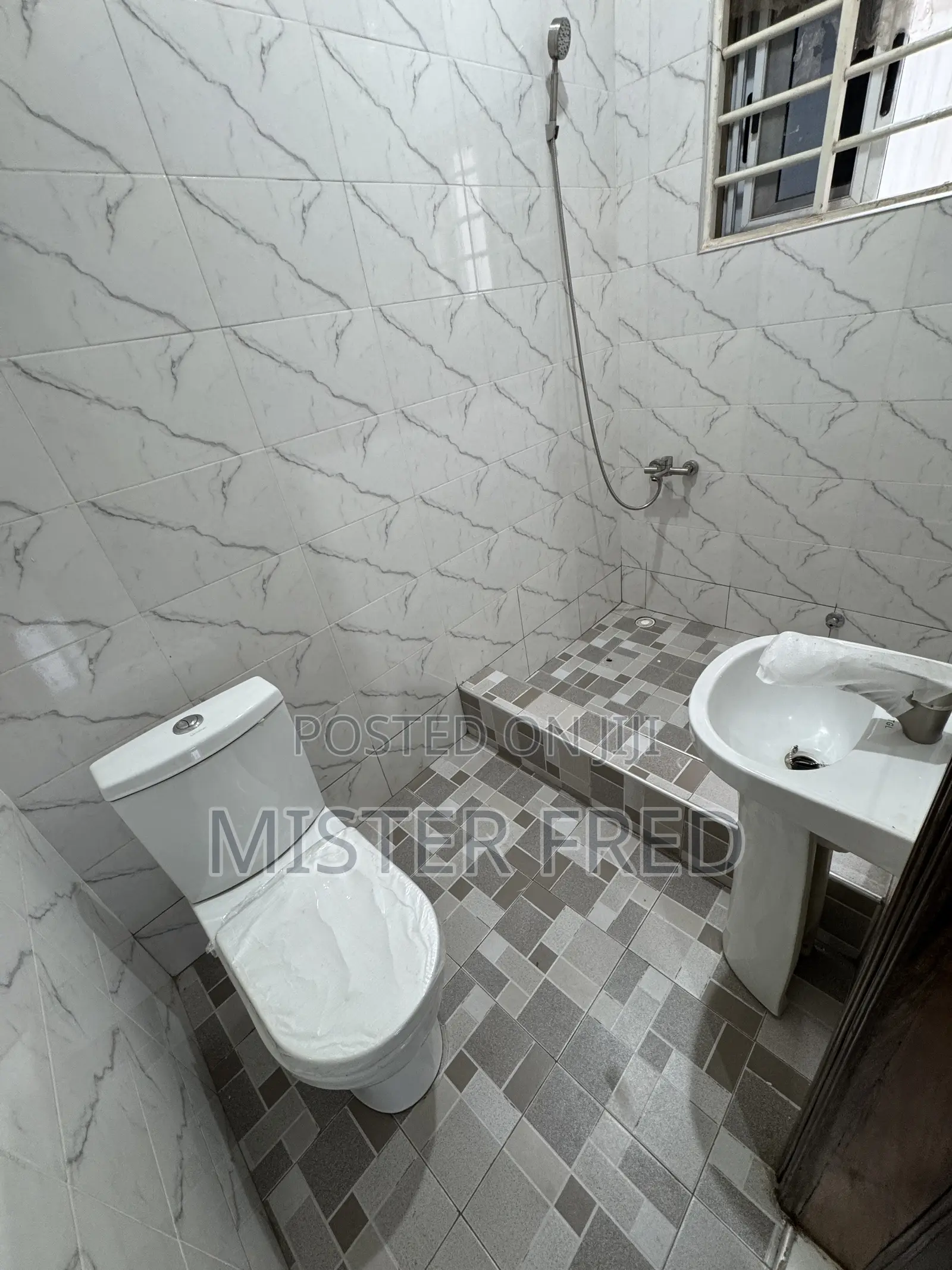 3bdrm Apartment in Ayalolo, Weija for rent in Weija