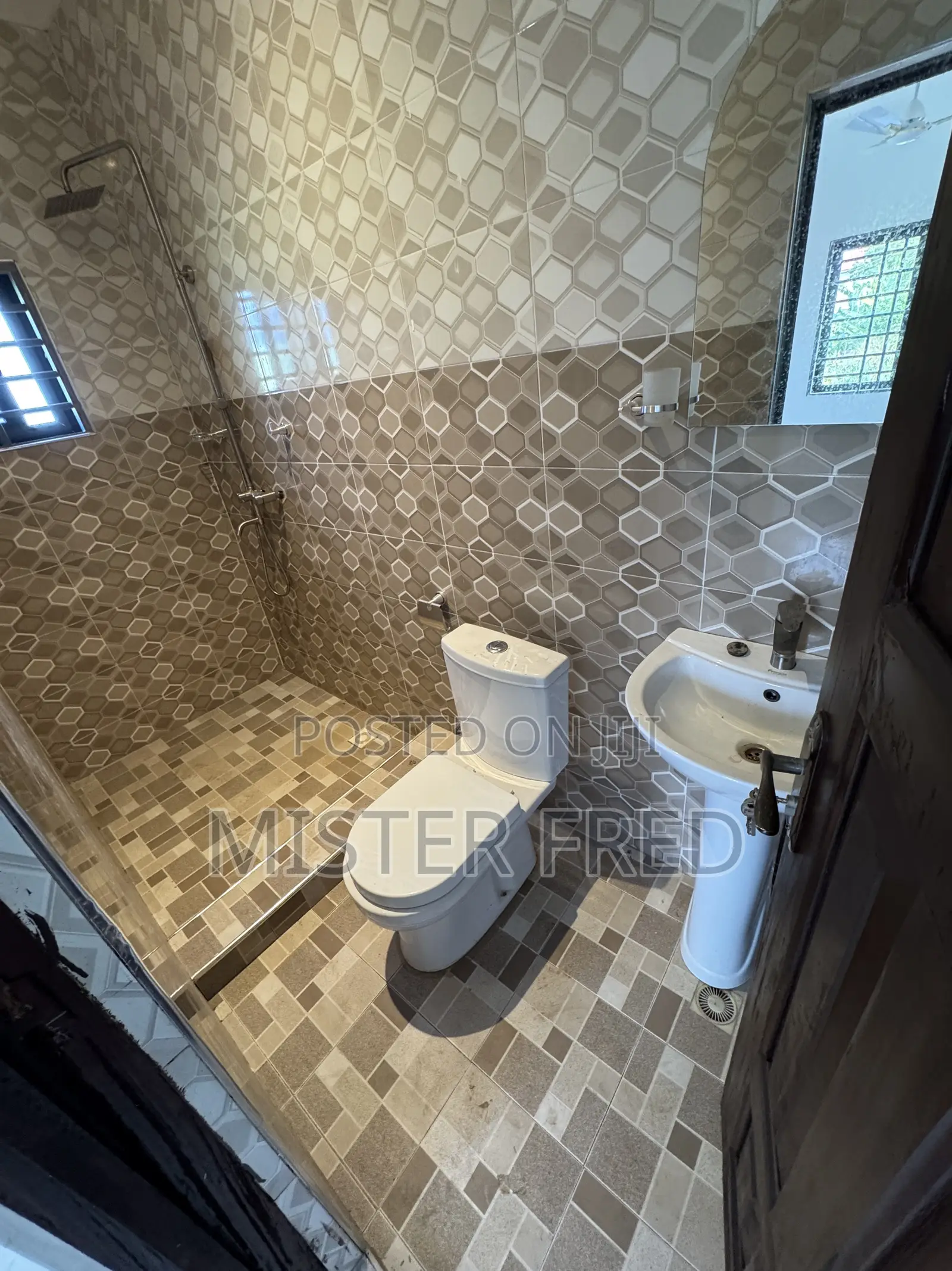 2bdrm Apartment in Ayalolo, Weija for rent in Weija