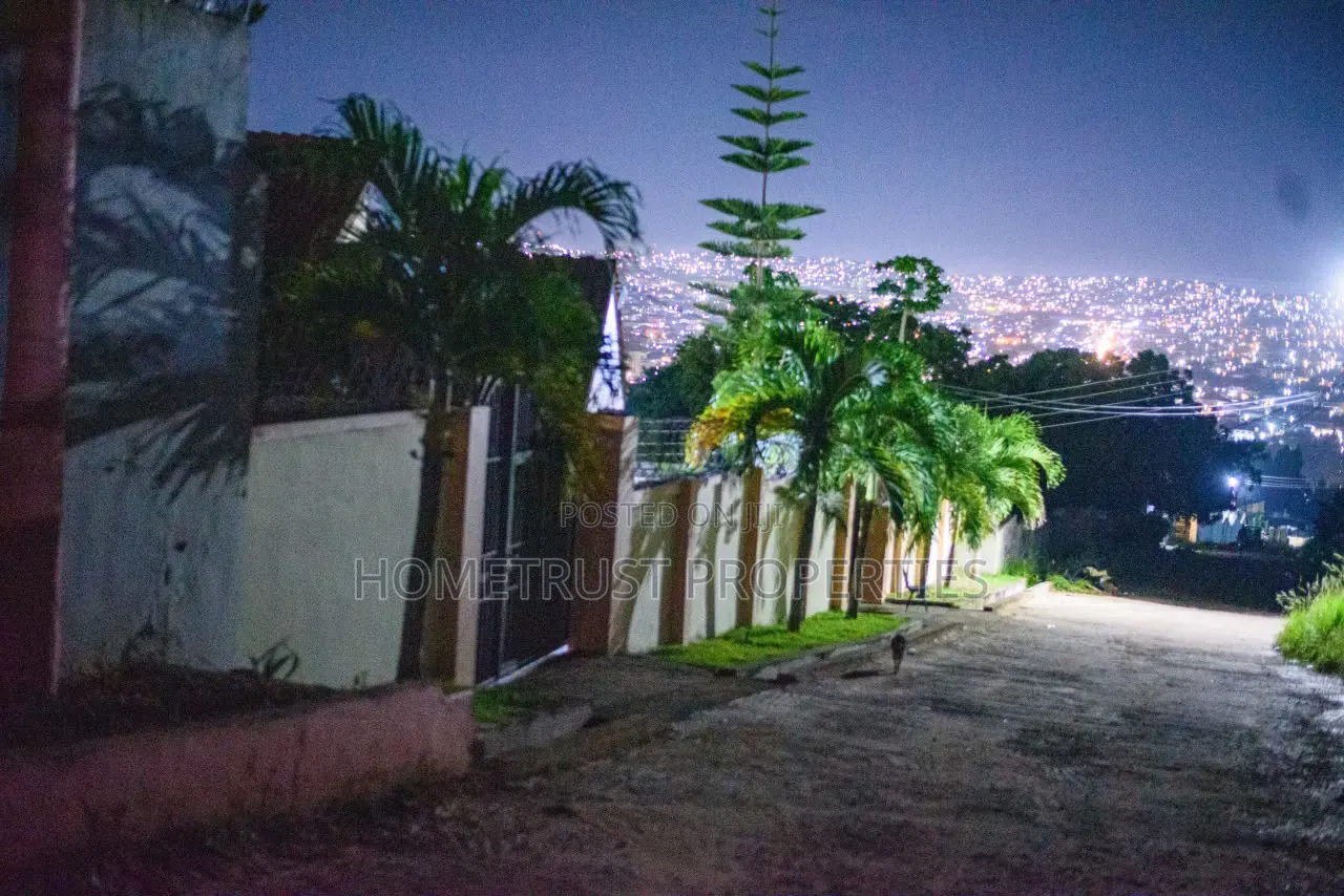 Furnished 4bdrm Duplex in Maccharty Hills for rent in MacCharty Hills