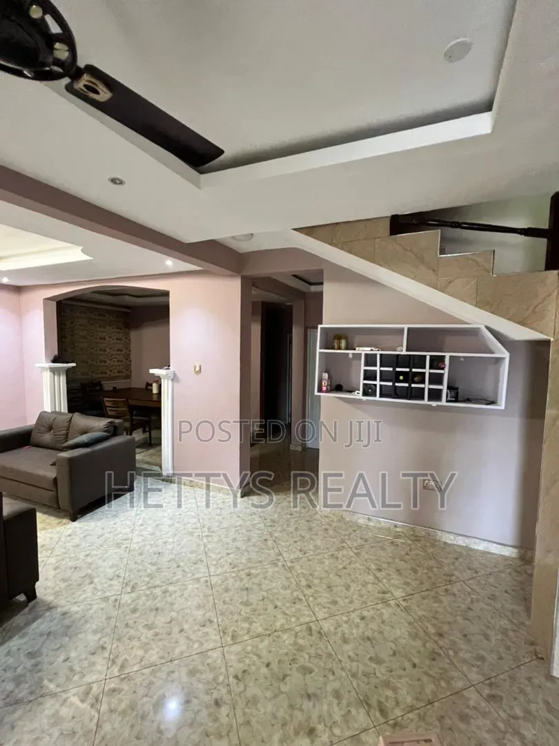 5bdrm House in Olebu for sale in Olebu