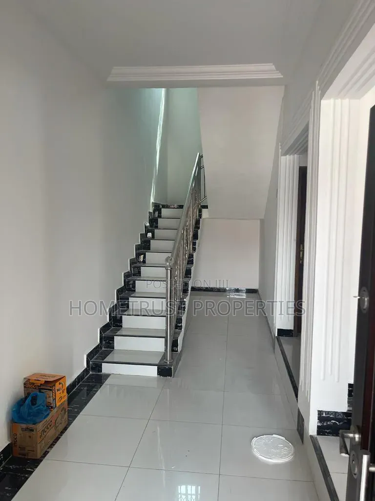4bdrm Duplex in Kwabenya Acp for rent in Kwabenya