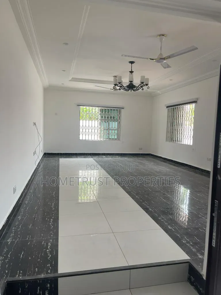 4bdrm Duplex in Kwabenya Acp for rent in Kwabenya